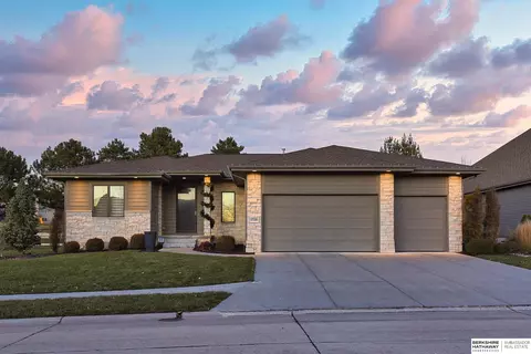 17120 Howard Plz, Omaha, NE 68118