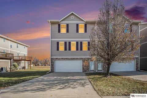 3011 Nakoma Ln, Carter Lake, IA 51510