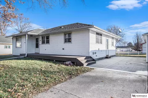 230 9th St, Adams, NE 68301