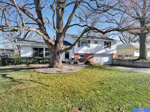 1708 N 11th St, Beatrice, NE 68310