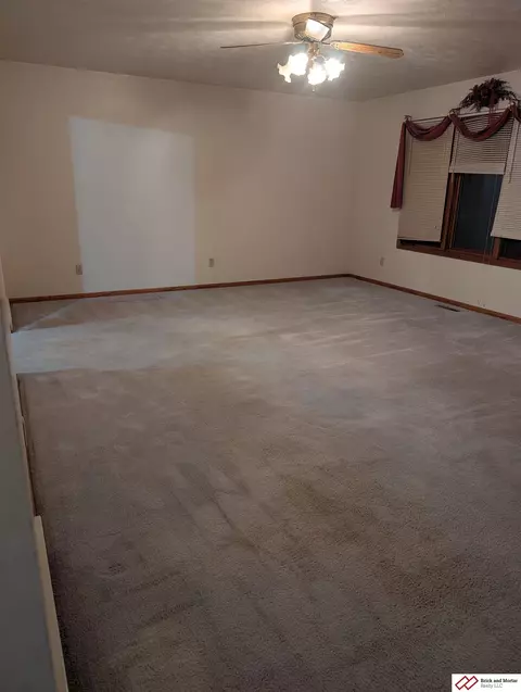 1725 N 14th St, Beatrice, NE 68310 photo 2