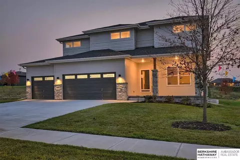 11714 Cove Hollow Dr, Papillion, NE 68046