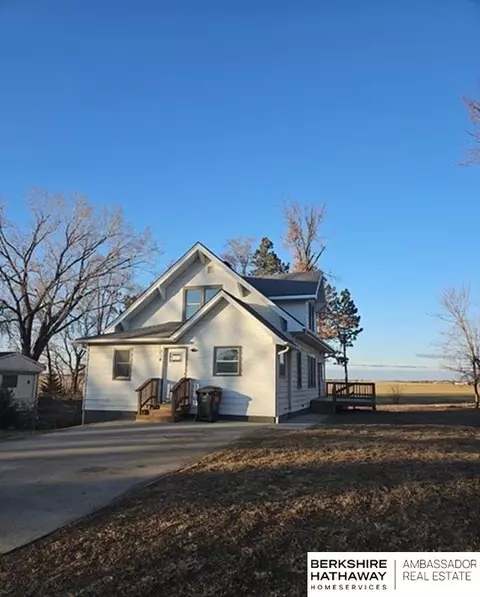 314 W Cedar St, Cedar Bluffs, NE 68015
