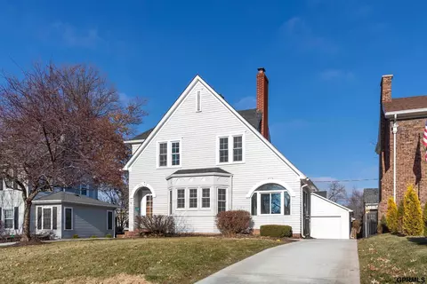 5612 Leavenworth St, Omaha, NE 68106