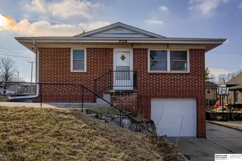 7434 Schuyler Dr, Omaha, NE 68114