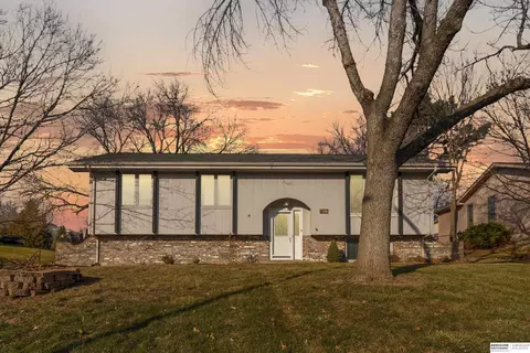 7268 Drexel St, Ralston, NE 68127
