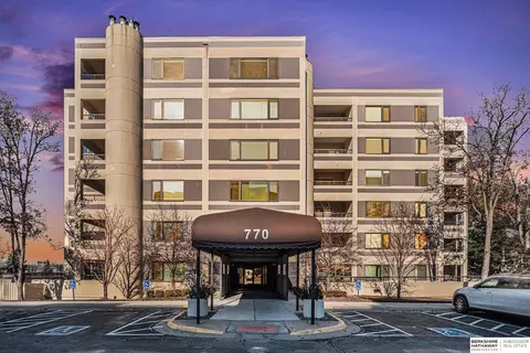 770 N 93 St #5A1, Omaha, NE 68114