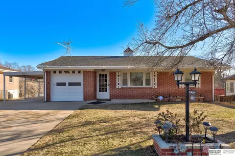 7213 Blue Ridge Dr, Bellevue, NE 68147