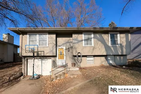 8822 Sprague Cir, Omaha, NE 68134