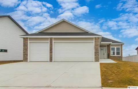 960 W Panorama Rd, Lincoln, NE 68523