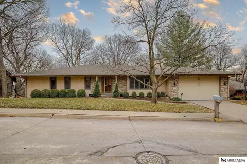 807 Hidden Hills Dr, Bellevue, NE 68005