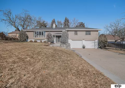 11664 Pierce St, Omaha, NE 68144