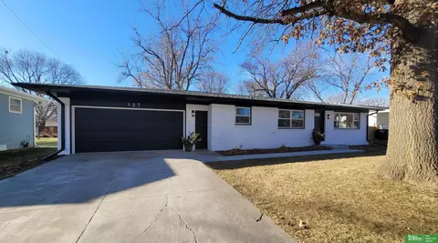 127 Ash Ave, York, NE 68467