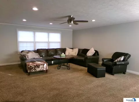 1302 Paddock Ln, Beatrice, NE 68310 photo 9