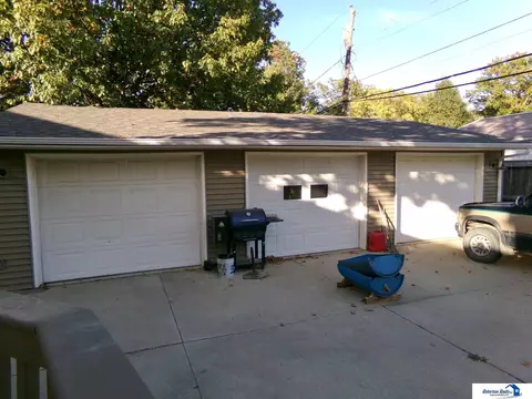 1302 Paddock Ln, Beatrice, NE 68310 photo 4