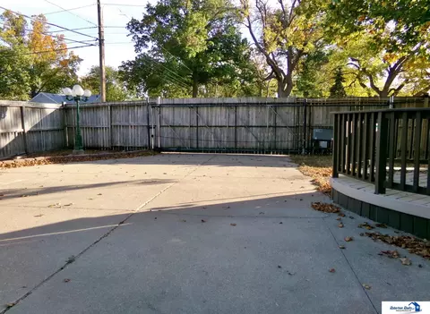 1302 Paddock Ln, Beatrice, NE 68310 photo 6