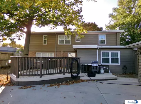1302 Paddock Ln, Beatrice, NE 68310 photo 3