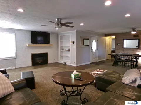 1302 Paddock Ln, Beatrice, NE 68310 photo 8
