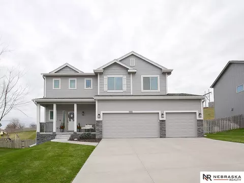 17211 Meredith Ave, Omaha, NE 68116
