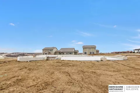 10415 Cimarron St, Papillion, NE 68046