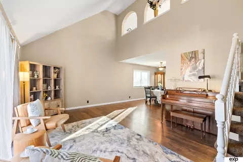 3005 Lynnwood Dr, Bellevue, NE 68123
