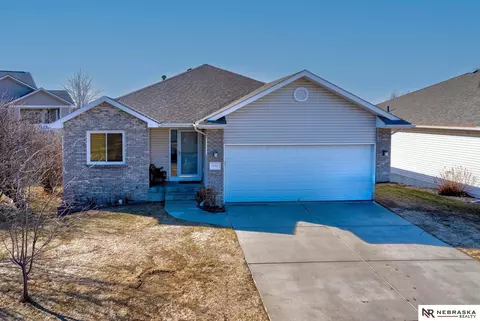 5231 Ranchview Ct, Lincoln, NE 68516