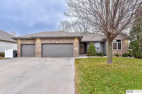 7321 S 93rd St, La Vista, NE 68128