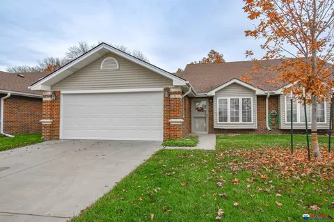 10330 N 140th St #5, Waverly, NE 68462