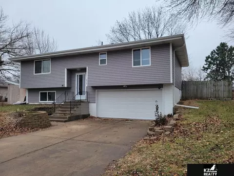 215 Fairfield St, Lincoln, NE 68521