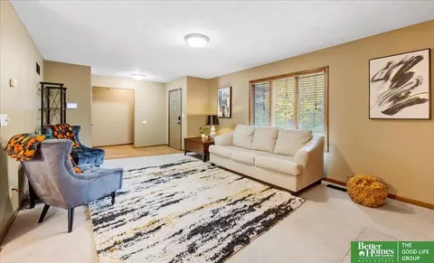 2934 Arbor St, Omaha, NE 68105