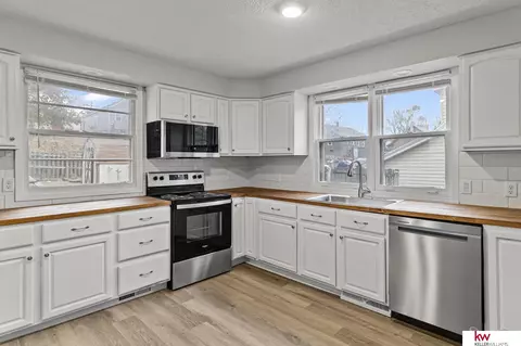 4220 Larimore Ave, Omaha, NE 68111