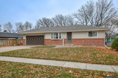 2310 SW 18th St, Lincoln, NE 68522