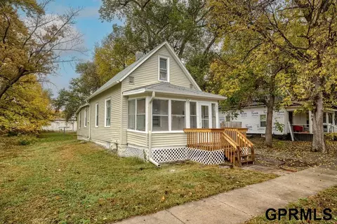 2303 S 8th St, Lincoln, NE 68502