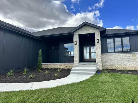 3521 S 220th St, Elkhorn, NE 68022