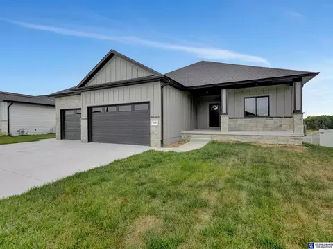9500 Dalton Dr, Lincoln, NE 68516