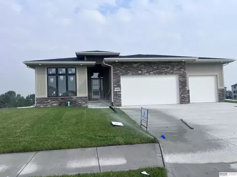 6225 N 207th St, Elkhorn, NE 68022