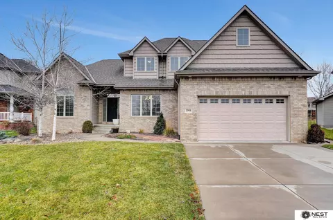 7906 Hunters Ridge Rd, Lincoln, NE 68516