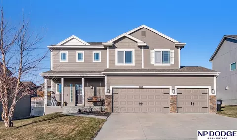 18828 Rosewood St, Omaha, NE 68136