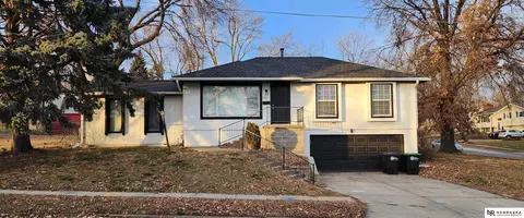 9106 Nina St, Omaha, NE 68124