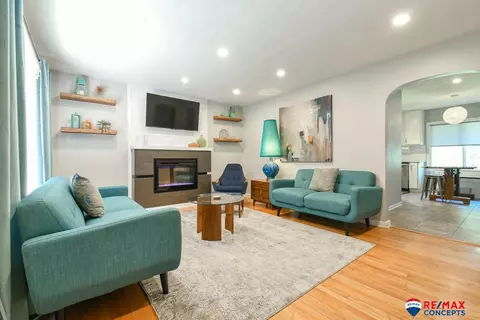 2437 S 38 St, Lincoln, NE 68506