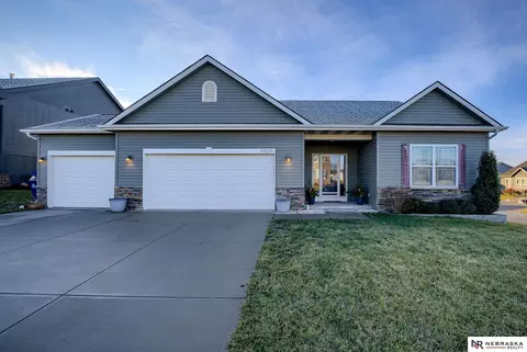 17213 Jessica Ln, Gretna, NE 68028