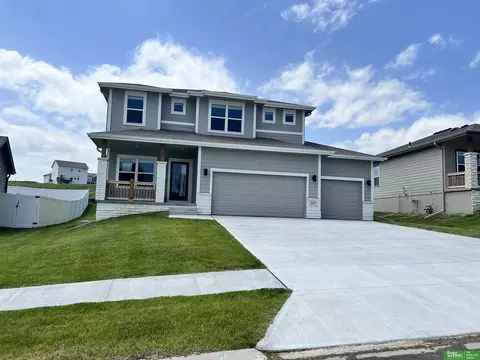 17517 Clay St, Elkhorn, NE 68007