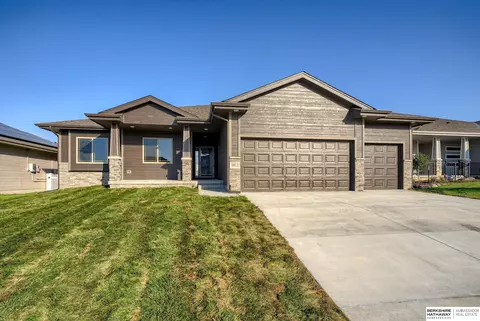 5911 N 168th Ave, Omaha, NE 68116