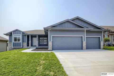 5110 N 208 Ave, Elkhorn, NE 68022