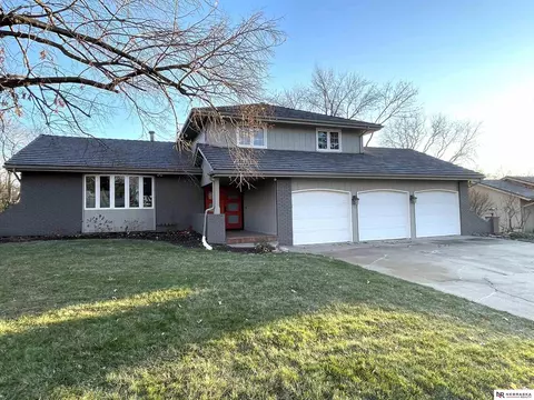 9919 Harney Pkwy N, Omaha, NE 68114