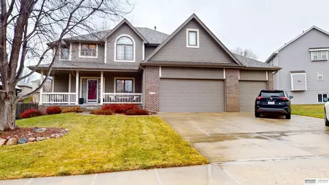 8528 S 99th Cir, La Vista, NE 68128