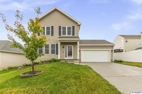16425 Ohio St, Omaha, NE 68116