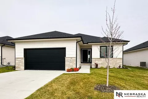 20816 Ellison Ave, Omaha, NE 68022