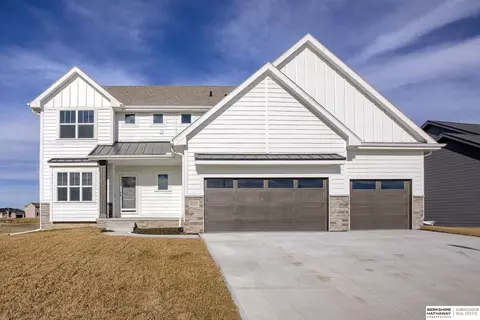 20702 Kansas Ave, Elkhorn, NE 68022