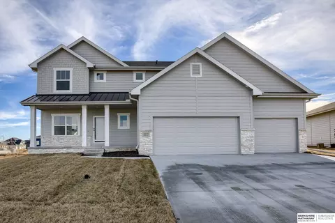 20819 Kansas Ave, Elkhorn, NE 68022
